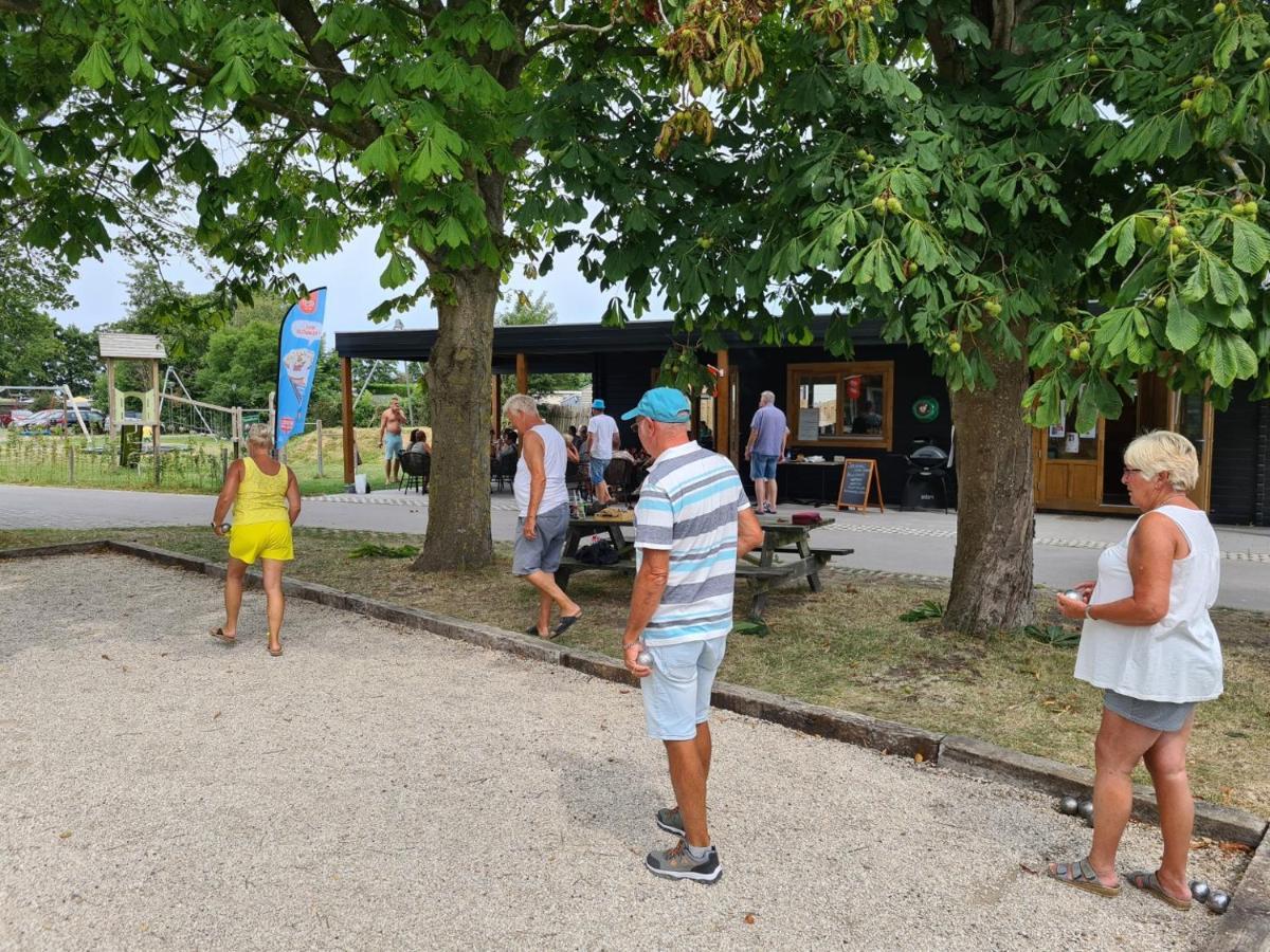 556 Op Recreatiepark De Wielen Sint Maarten